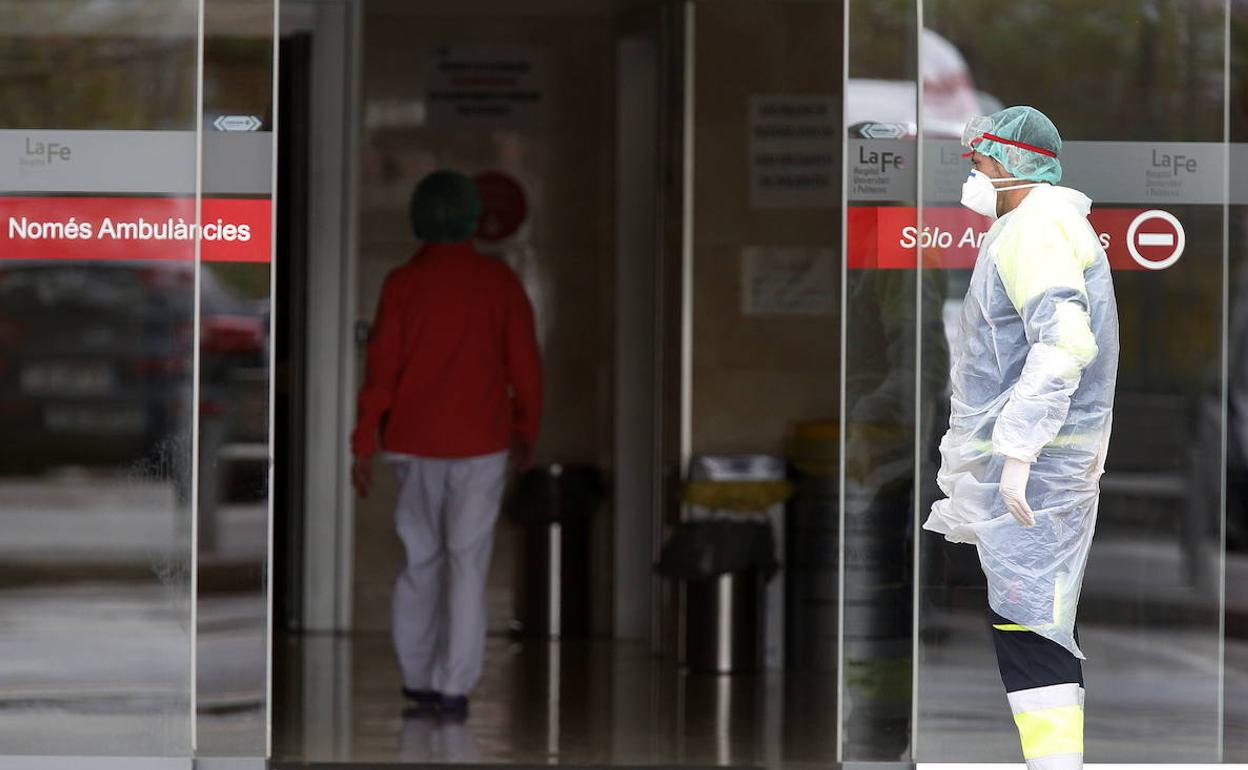 Puerta de entrada del Hospital La Fe de Valencia