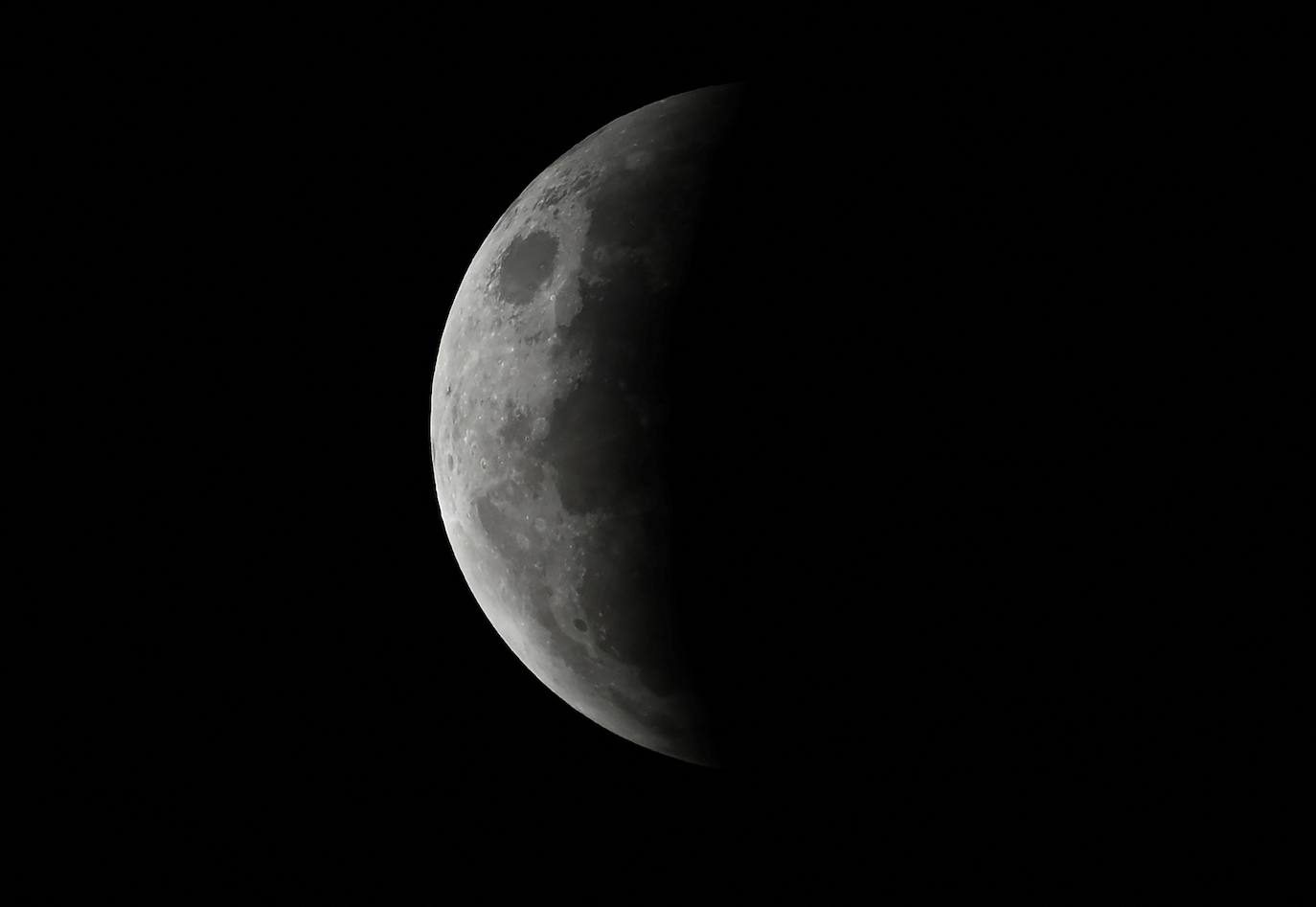 Durante el eclipse, la luna llena ha atravesado la sombra de la Tierra