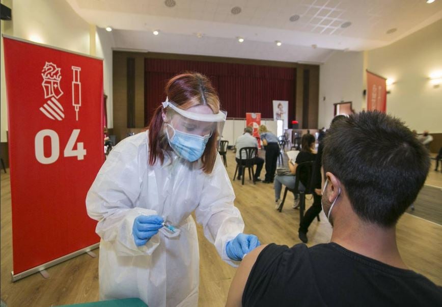 Sanidad pondrá 1,3 millones de vacunas contra el coronavirus en junio en la Comunitat Valenciana