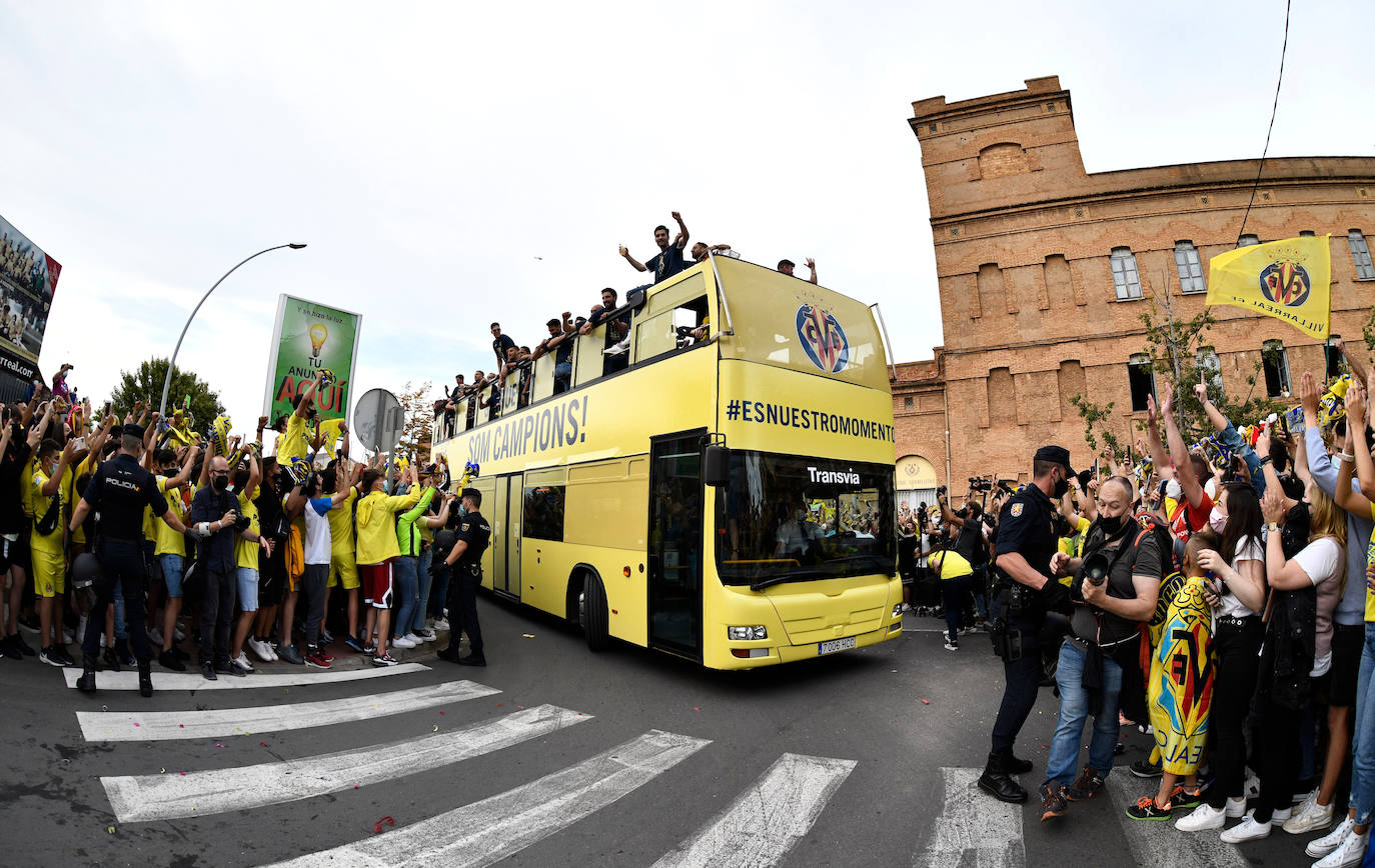 Vila-real se ha echado a la calle para celebrar el título del conjunto amarillo