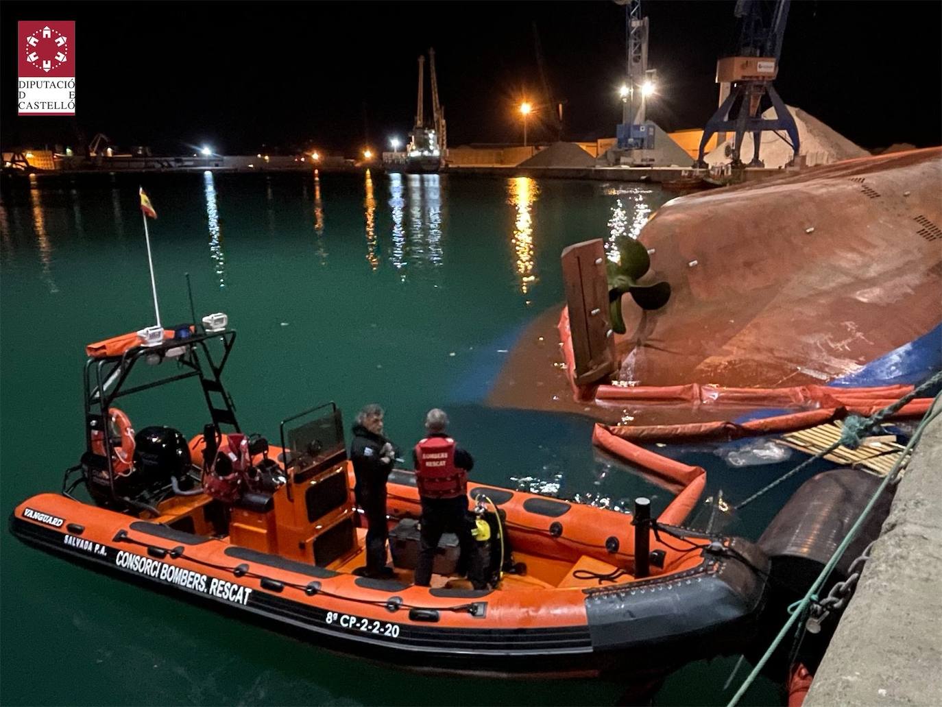 Fotos: Vuelca un buque en el Puerto de Castellón