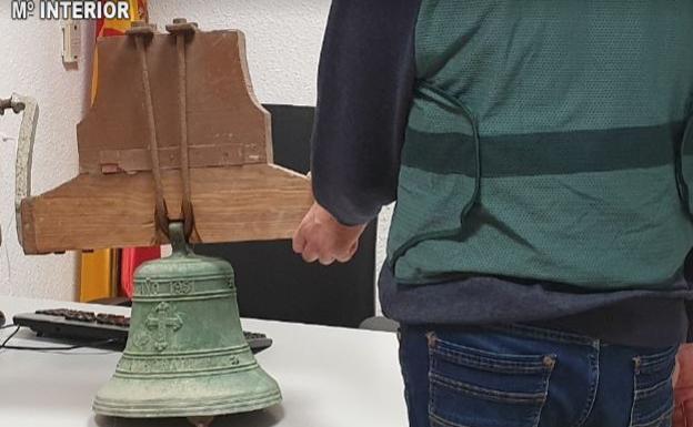 Recuperan en Chella la campana de una ermita de Alboraya que fue robada en la Navidad de 1999
