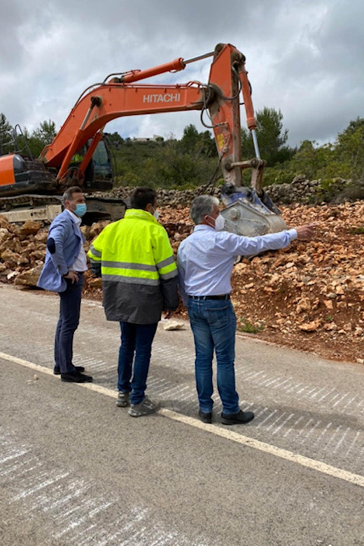 Morant visita la zona acompañado del alcalde de Llíber, J. Juan Reus. 