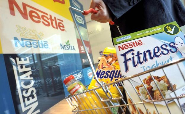 Nestlé admite que más del 60% de sus productos no son saludables