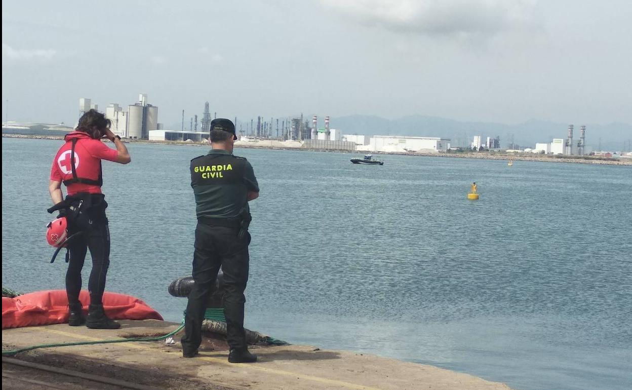 Continúa la búsqueda del estibador en el puerto de Castellón.