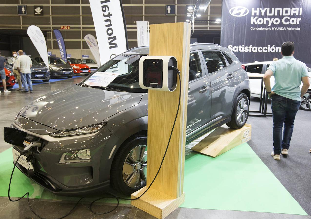 Preparativos en Feria Valencia para la celebración del Salón del Automovil 2021. 