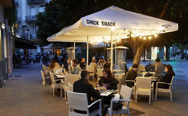 Restaurante en Valencia abierto por la noche. 