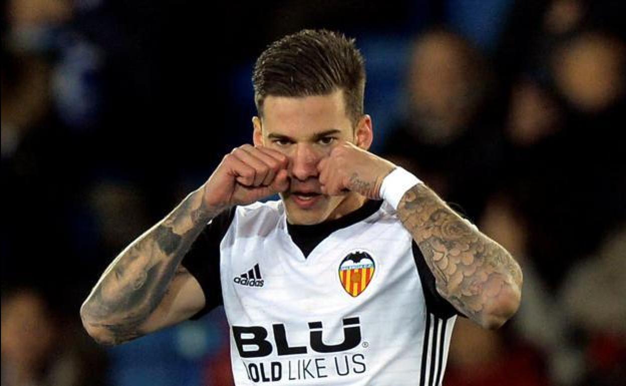 Santi Mina, actual futbolista del Celta, durante su etapa en el Valencia.