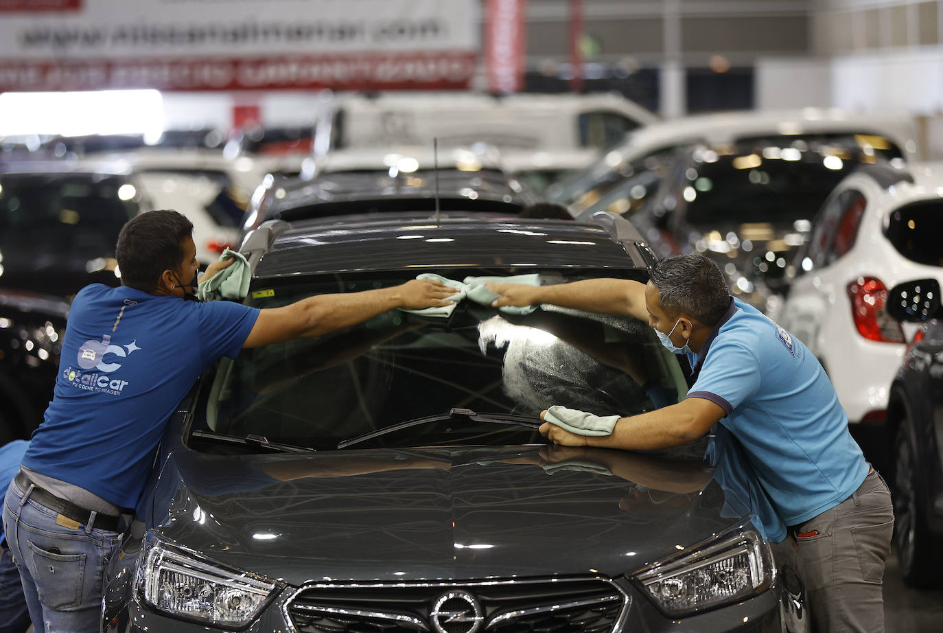 Preparativos en Feria Valencia para la celebración del Salón del Automovil 2021. 