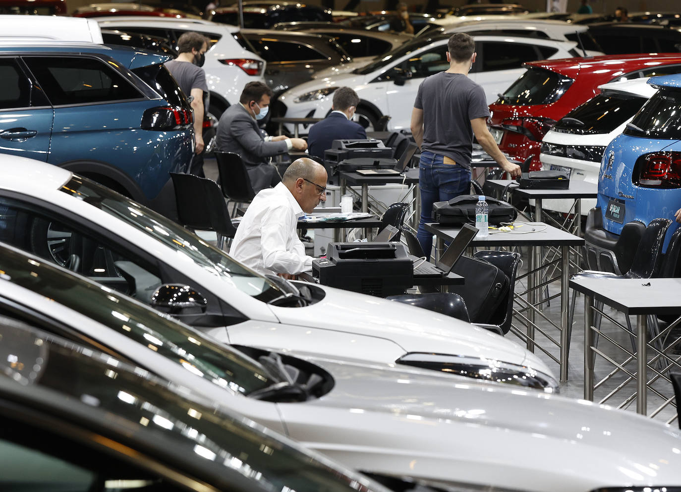 Preparativos en Feria Valencia para la celebración del Salón del Automovil 2021. 