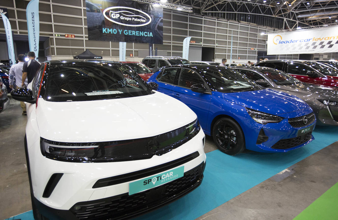 Preparativos en Feria Valencia para la celebración del Salón del Automovil 2021. 