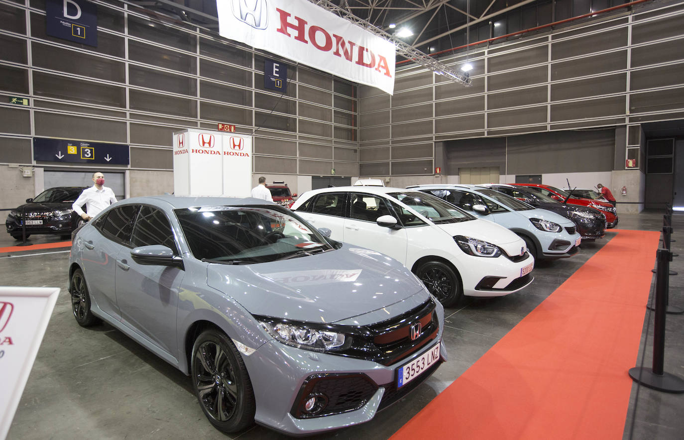 Preparativos en Feria Valencia para la celebración del Salón del Automovil 2021. 