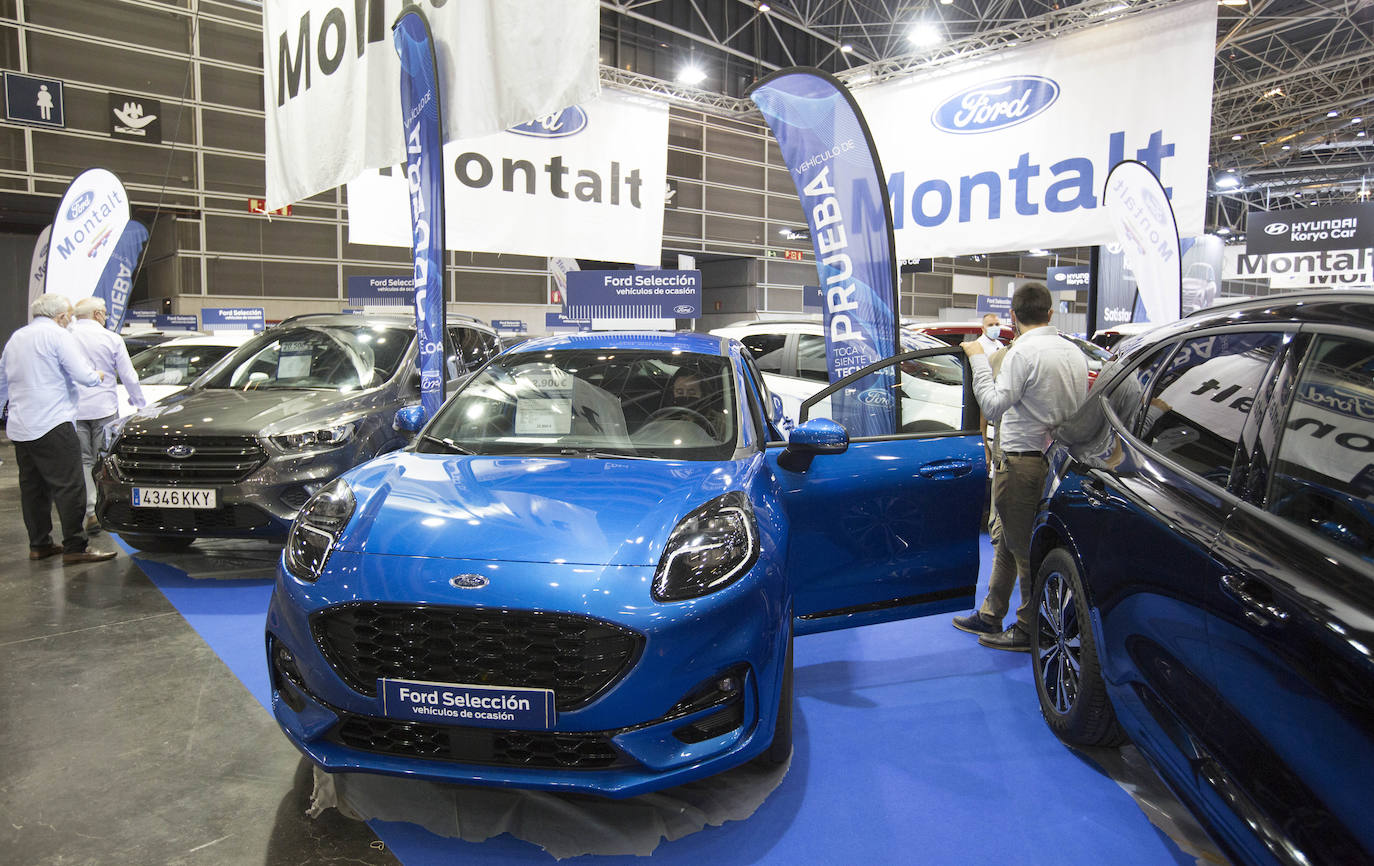 Preparativos en Feria Valencia para la celebración del Salón del Automovil 2021. 