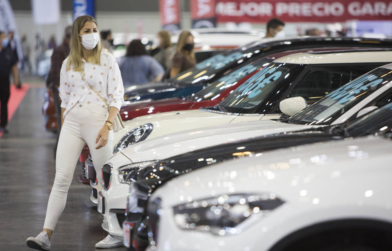 Preparativos en Feria Valencia para la celebración del Salón del Automovil 2021. 