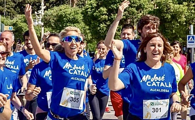 Marta Torrado, junto a Maria José Catalá, en una prueba popular de la ciudad de Valencia. 