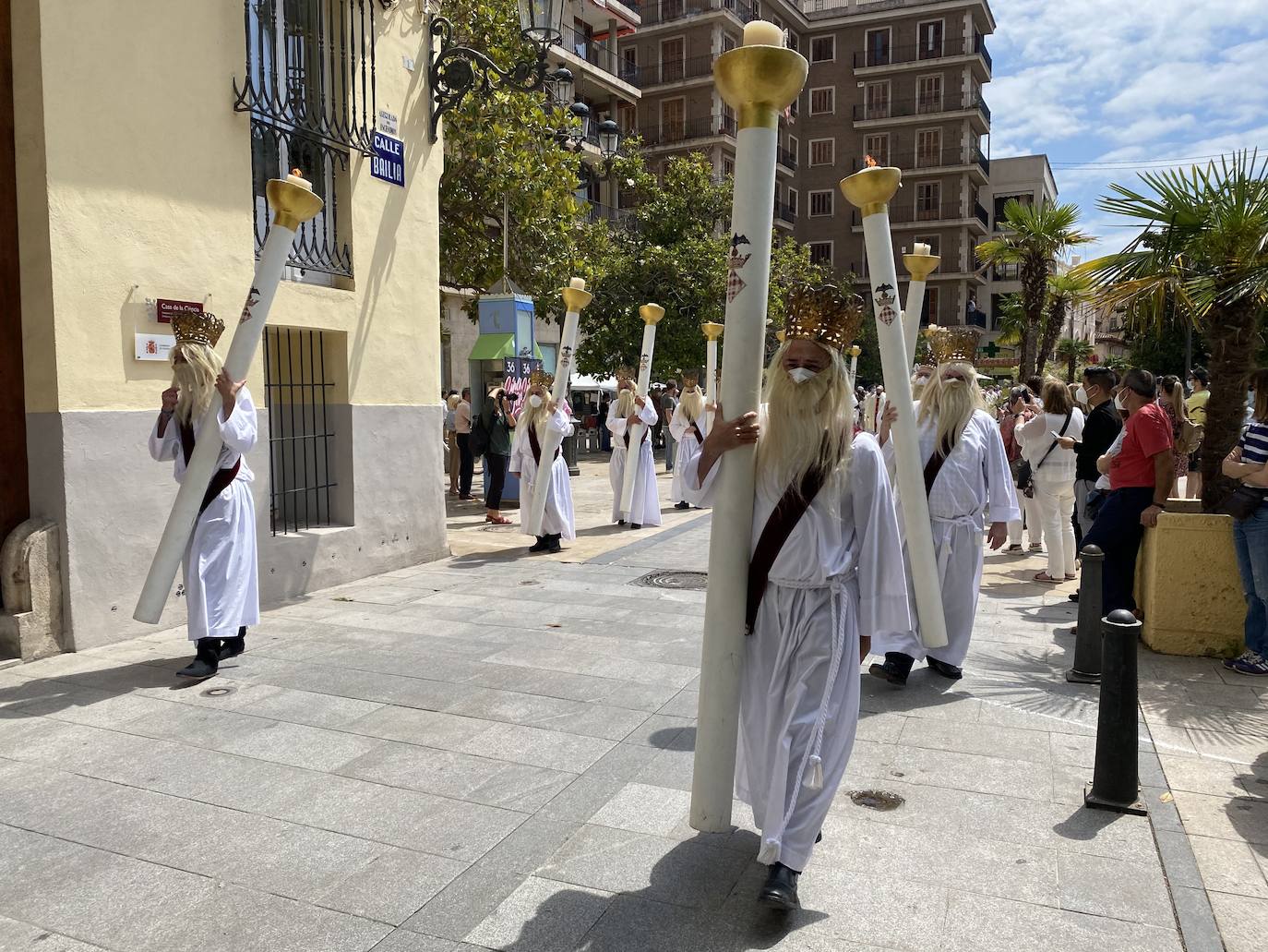 Los actos se han ajustado a las restricciones, con procesión simbólica, piezas corales y toques de campanas