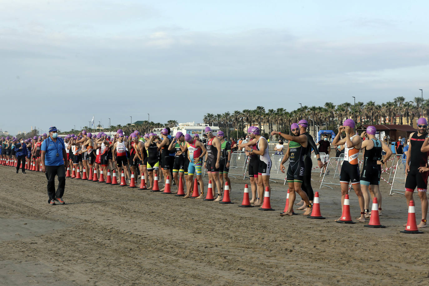 Valencia ha albergado el I Triatlón València-Platja Cabanyal, que ha discurrido por el barrio marítimo. Organizado por el Club de Triatlón 'Corre-Cuita', se ha desarrollado a lo largo de un recorrido de 25,7 kilómetros de distancia: 750 metros de natación, 20 km de ciclismo y 5 km de carrera a pie.