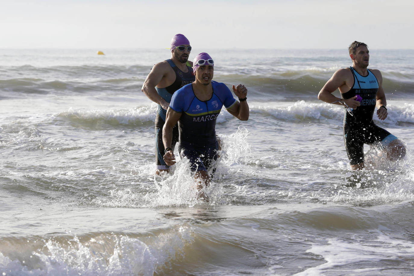 Valencia ha albergado el I Triatlón València-Platja Cabanyal, que ha discurrido por el barrio marítimo. Organizado por el Club de Triatlón 'Corre-Cuita', se ha desarrollado a lo largo de un recorrido de 25,7 kilómetros de distancia: 750 metros de natación, 20 km de ciclismo y 5 km de carrera a pie.