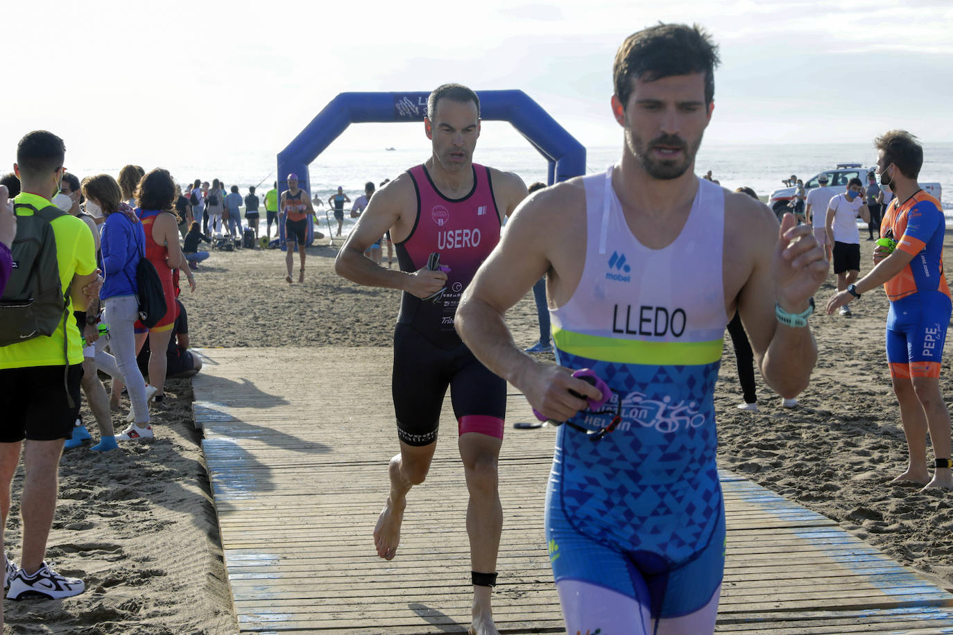 Valencia ha albergado el I Triatlón València-Platja Cabanyal, que ha discurrido por el barrio marítimo. Organizado por el Club de Triatlón 'Corre-Cuita', se ha desarrollado a lo largo de un recorrido de 25,7 kilómetros de distancia: 750 metros de natación, 20 km de ciclismo y 5 km de carrera a pie.