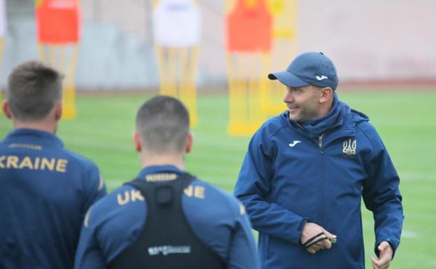 Andriy Shevchenko, con su jugadores.