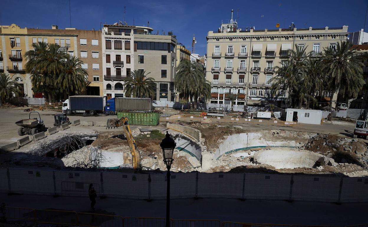 Excavación del antiguo acceso al aparcamiento de la plaza de la Reina. 