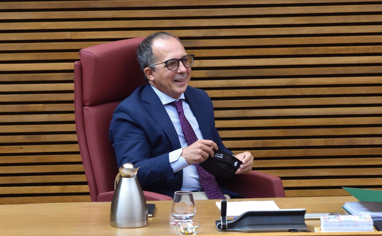 El expresidente de À Punt firma el informe de Les Corts que avala un convenio con la televisión