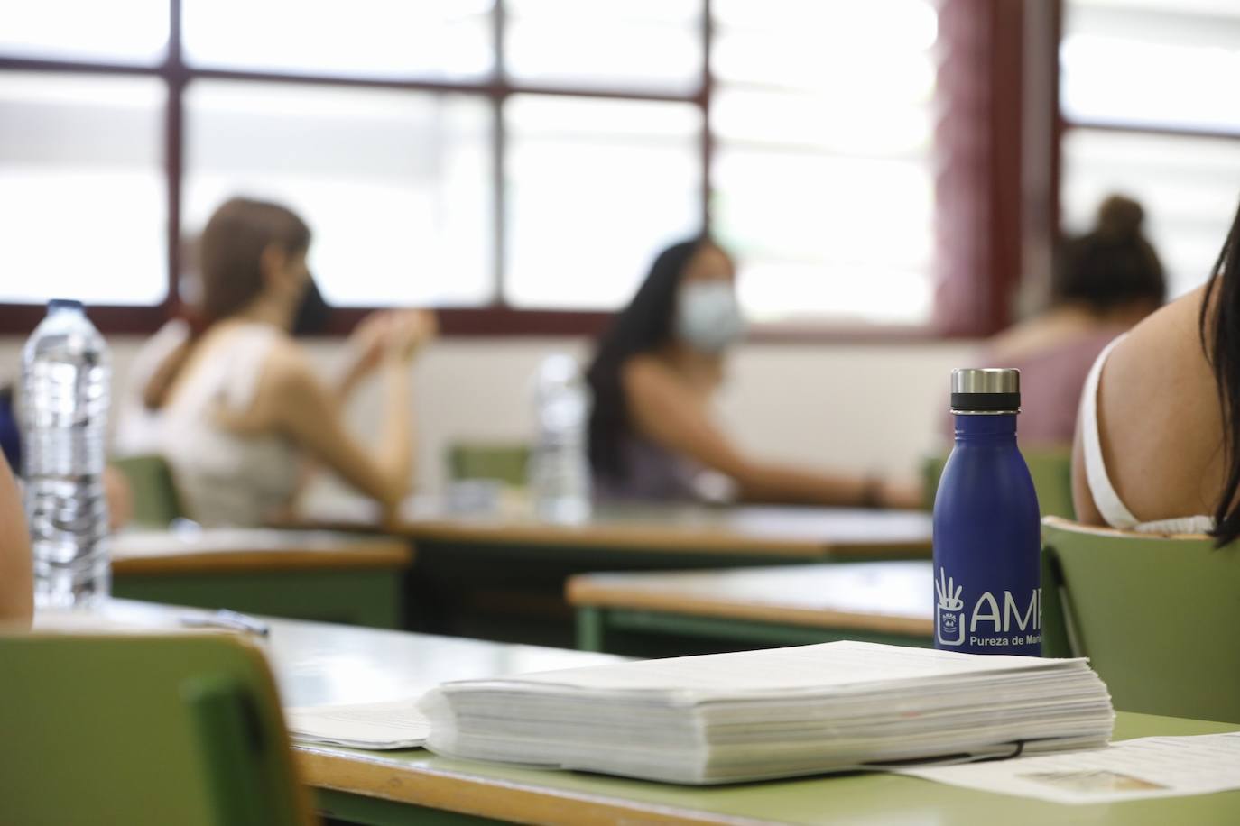 Las Pruebas de Acceso a la Universidad (PAU), la selectividad, han arrancado este martes en los campus de las cinco instituciones públicas con el examen de Historia de España. Un total de 24.557 estudiantes se han matriculado en las pruebas, que se prolongarán hasta el jueves. 