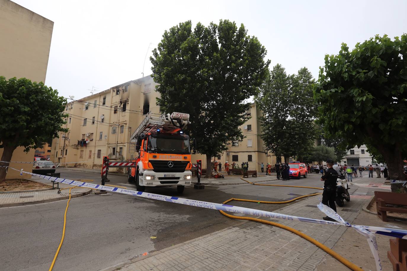 Una vivienda de la localidad de Algemesí se ha incendiado, dejando varios heridos y, de momento, una víctima mortal. 