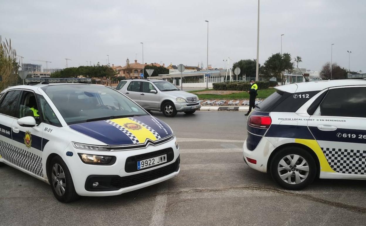 Un control policial efectuado por la Policía Local de Canet d'en Berenguer. 