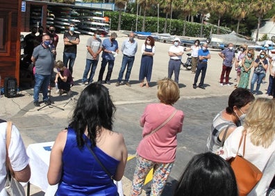 Imagen secundaria 1 - Varios momentos del acto de botadura y bautizo de la barca. 