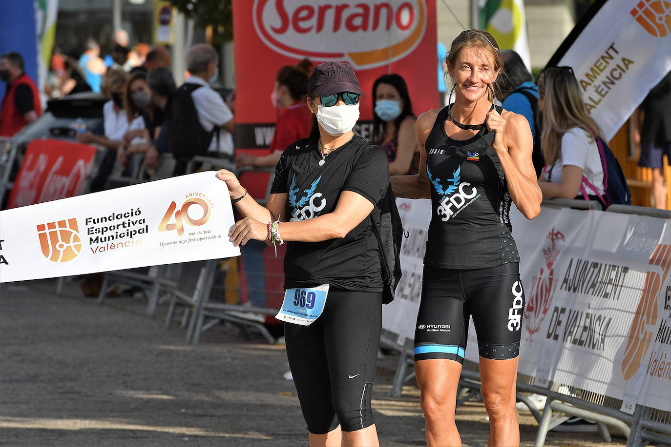 Las calles de Valencia se han llenado de corredores con la tercera edición de la carrera Marta Fernández de Castro, que ha reunido a 1.400 participantes. 