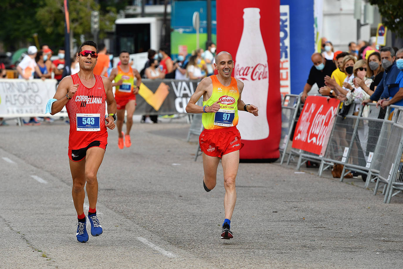 Las calles de Valencia se han llenado de corredores con la tercera edición de la carrera Marta Fernández de Castro, que ha reunido a 1.400 participantes. 