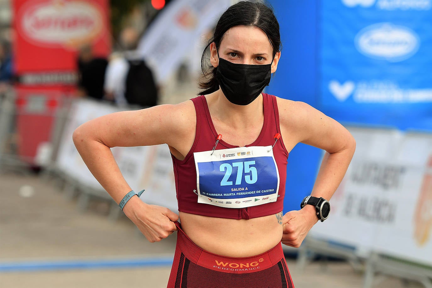 Las calles de Valencia se han llenado de corredores con la tercera edición de la carrera Marta Fernández de Castro, que ha reunido a 1.400 participantes. 