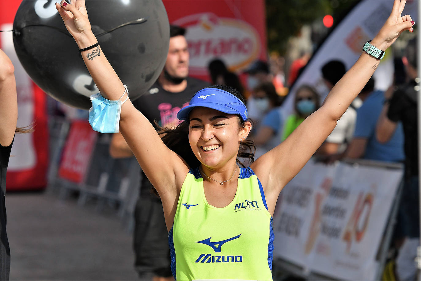 Las calles de Valencia se han llenado de corredores con la tercera edición de la carrera Marta Fernández de Castro, que ha reunido a 1.400 participantes. 