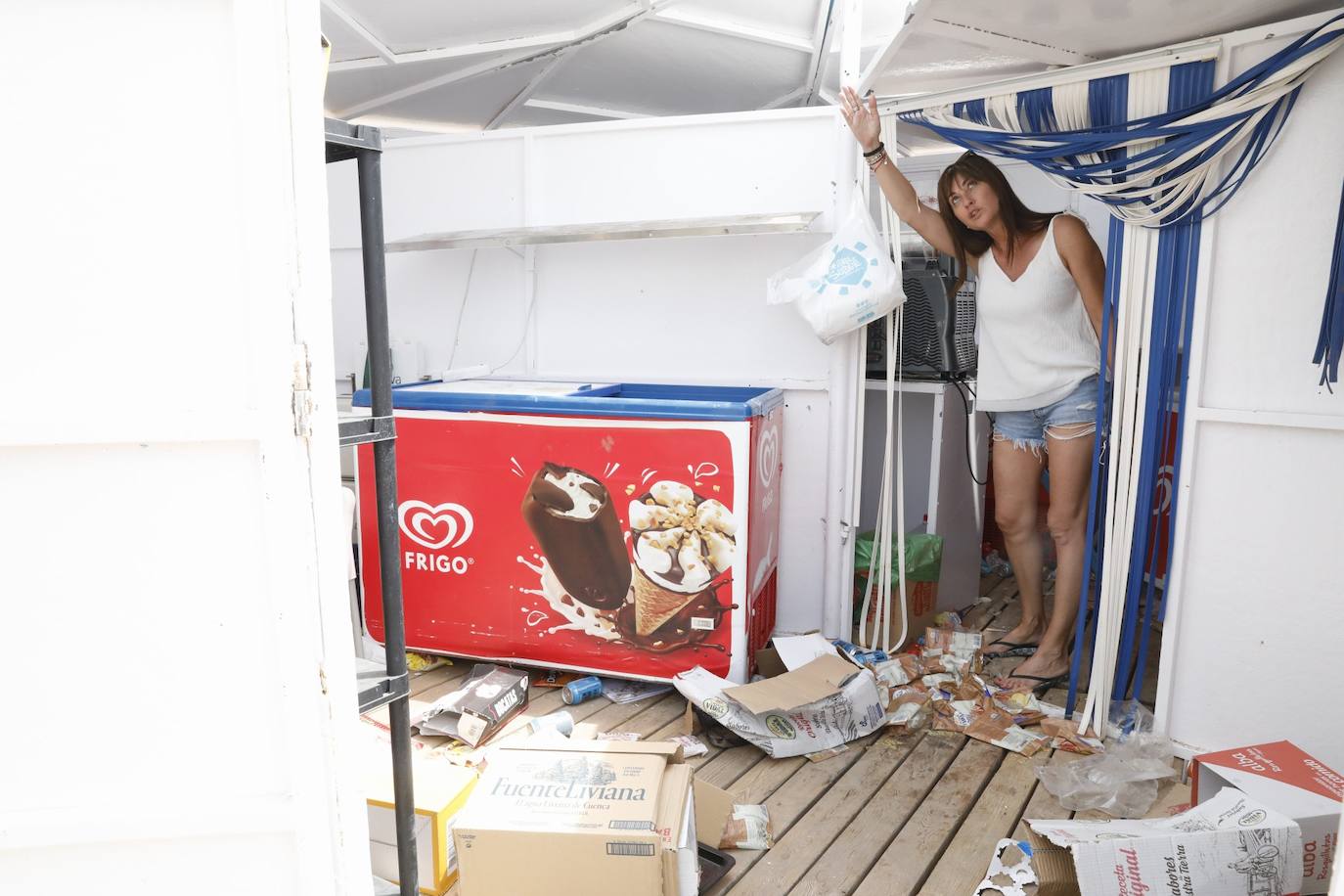 Dos noches han bastado para que los botellones y las fiestas en la playa de Valencia arrasen en el primer fin de semana sin toque de queda. 