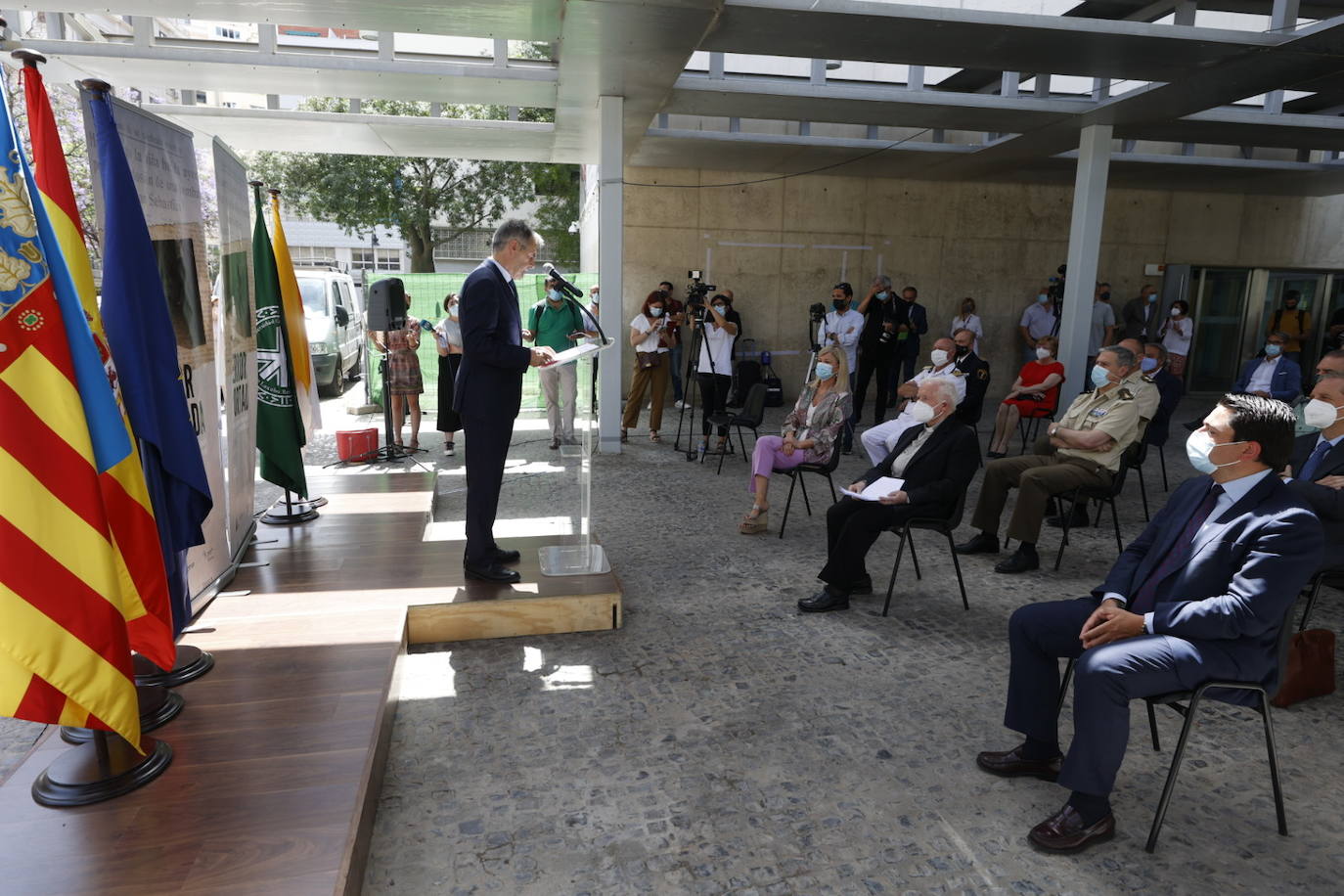 Valencia es ya sede para el recuerdo de 60 años de azote del terrorismo en toda España a través de la mirada de la prensa. La muestra se puede visitar en la sede de San Carlos de la Universidad Católica de Valencia.