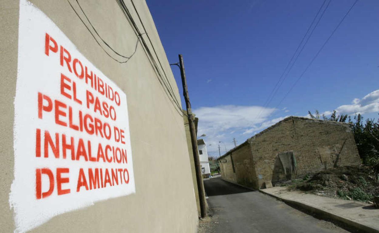 Lugar peligroso por inhalación de amianto en Valencia.