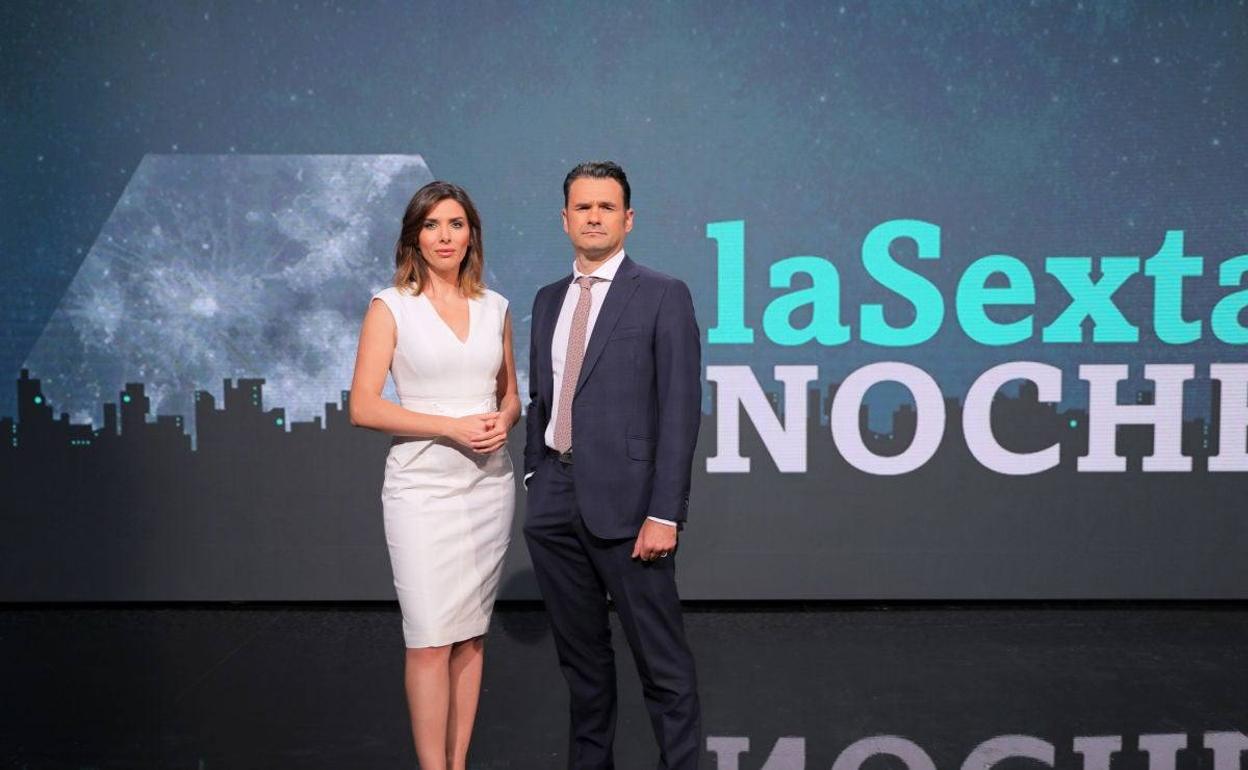 Iñaki López era el encargado de presenta 'laSexta Noche' junto con Verónica Sanz'. 