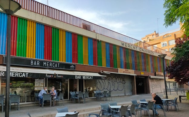 Fachada del Mercado de Algirós, situado en el corazón del barrio de Albors. 