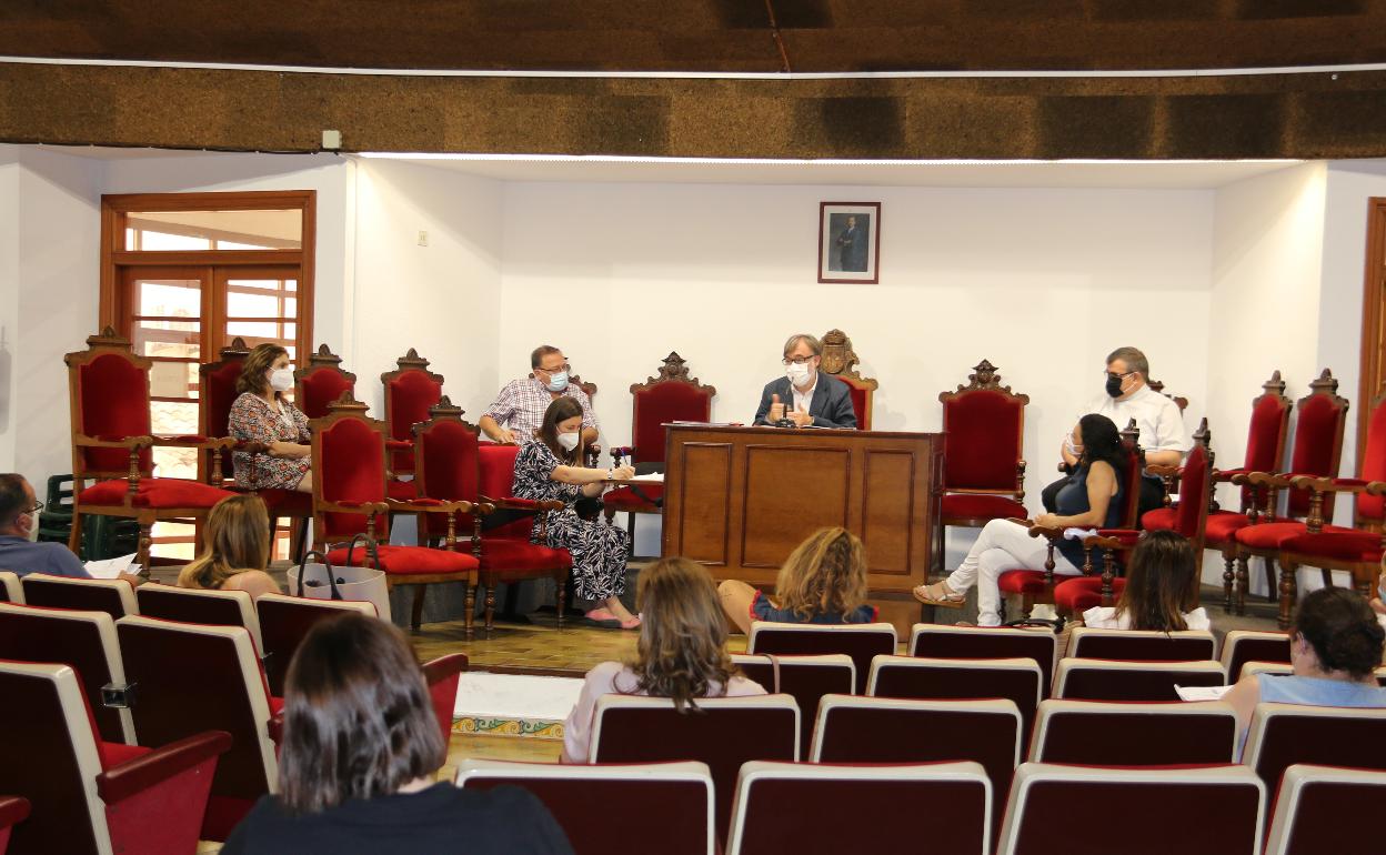 Reunión en el Ayuntamiento de l'Alcúdia. 