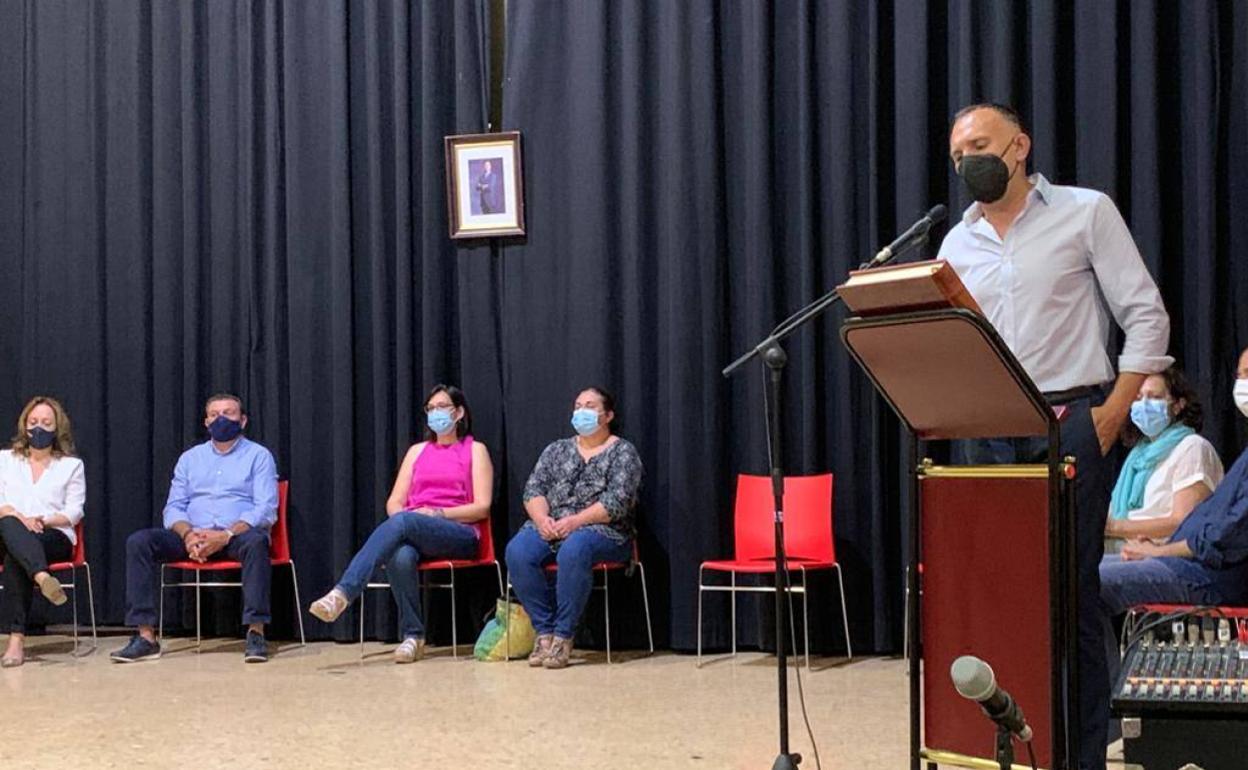 El alcalde interviene en el pleno extraordinario de ayer. 