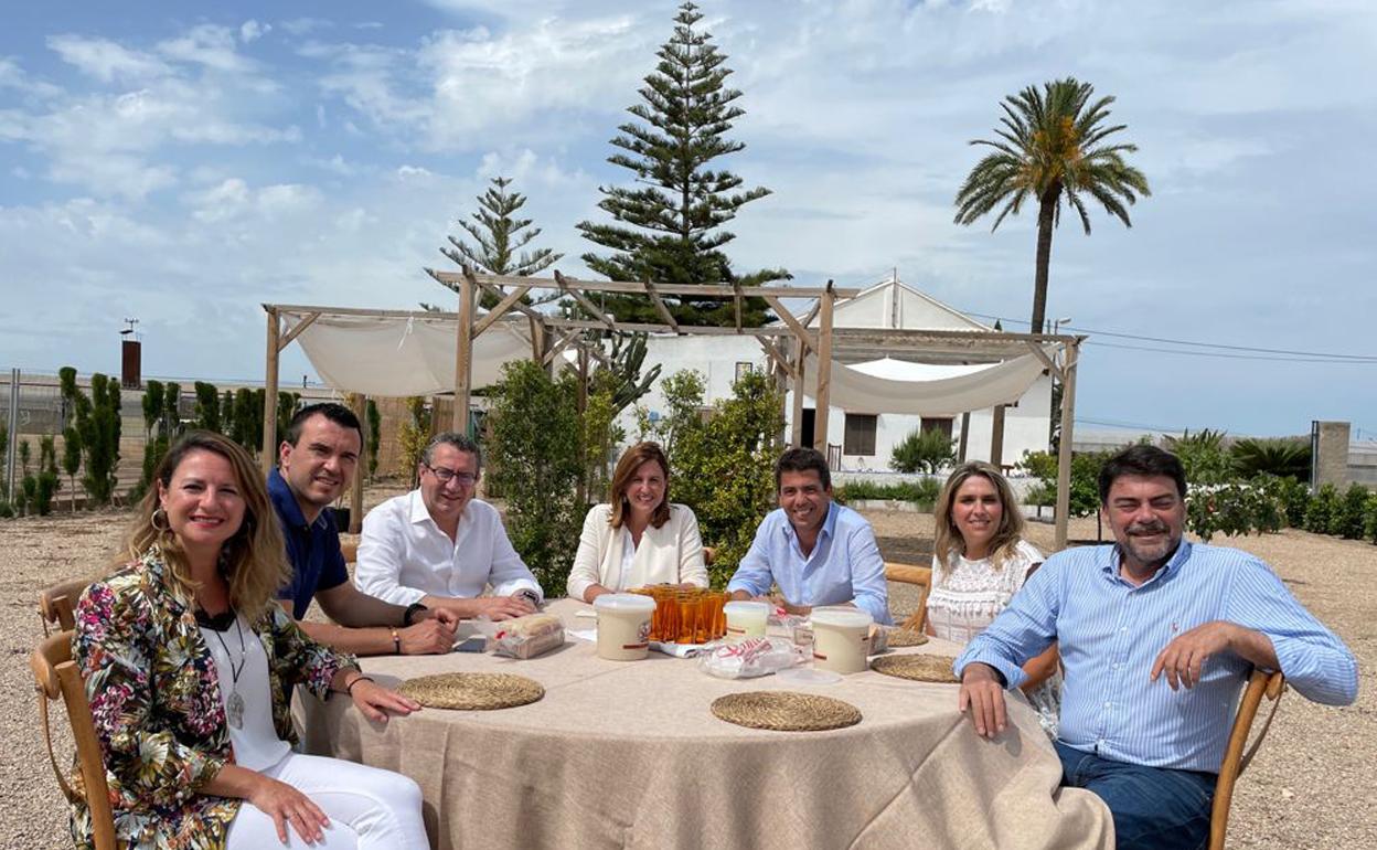 Carrasco, Mompó, Pérez, Catalá, Mazón, Barrachina y Barcala, ayer en Alboraia. 