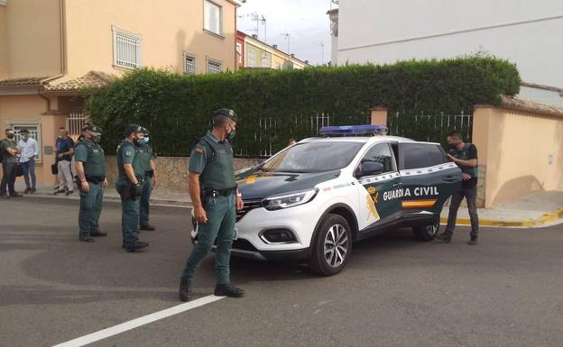 La Guardia Civil, en el momento de la detención.