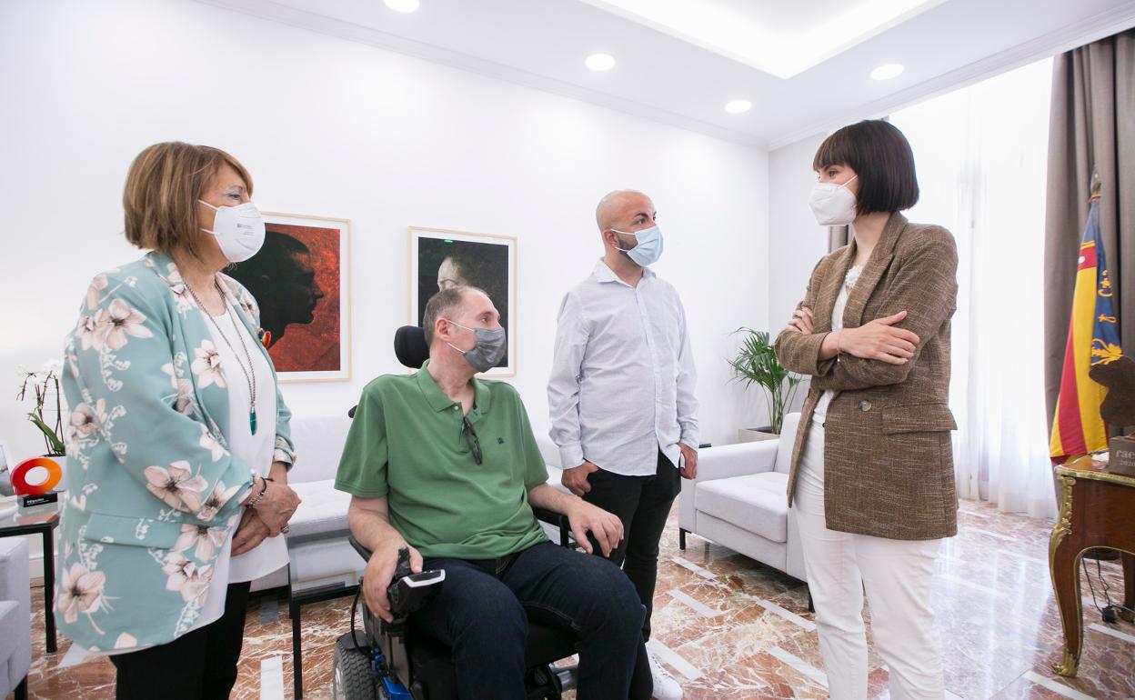 La edil Gil, con Seguí y Arcos, y Diana Morant. 