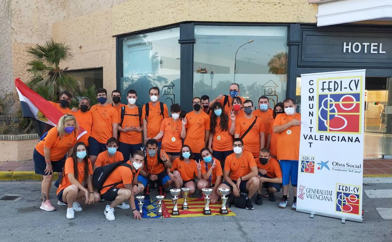 La selección valenciana festeja su tercer puesto en el Campeonato de España celebrado en Cádiz