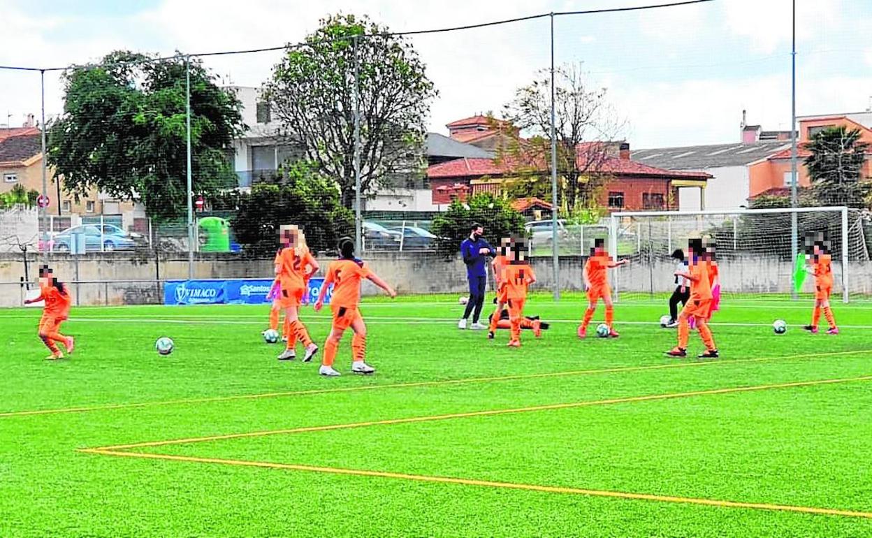 Niñas del Valencia, en un partido de Liga.