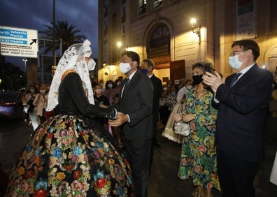 Imagen secundaria 1 - Momentos de la gala 'Gent de la Festa'. 