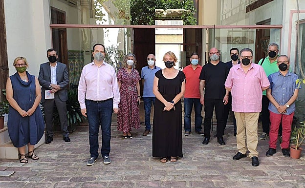 Imagen principal - La presentación de la primera exposición. 