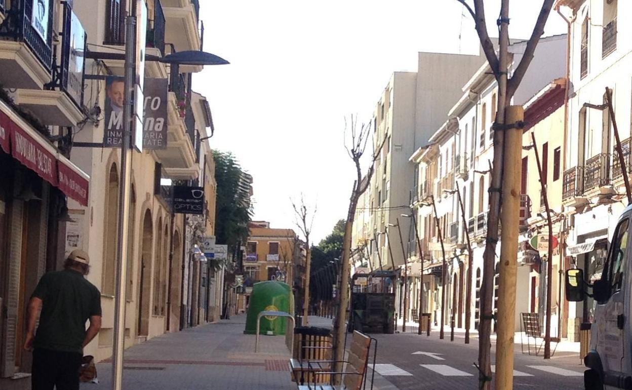 Imagen de archivo de la calle La Mar, donde se encuentra el pub sancionado en Dénia. 