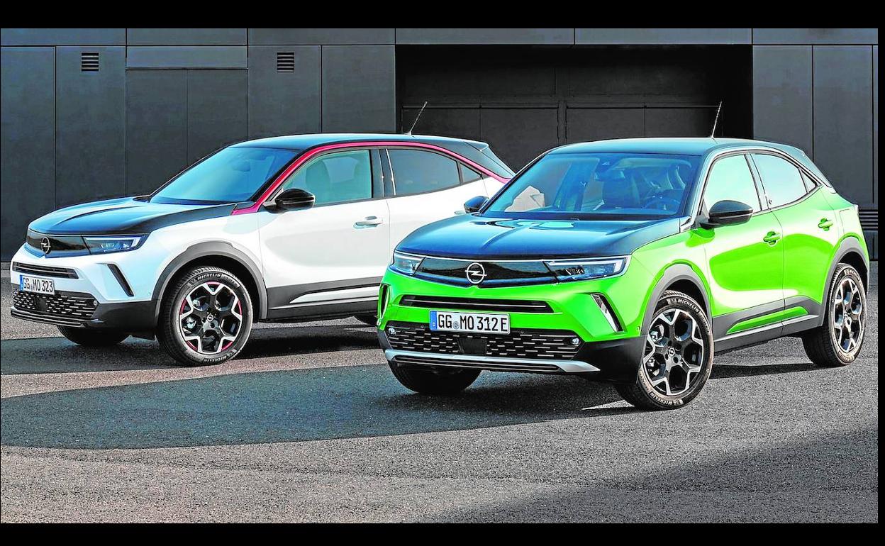 La carrocería en dos tonos de este SUV se alarga hasta el capó, también personalizable. Por fuera, Mokka y Mokka e son idénticos.